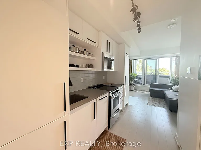 560 Rideau St #423 — Photo 24