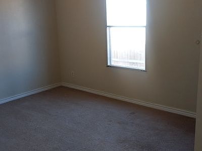 2nd image of 916 Taylor Dr