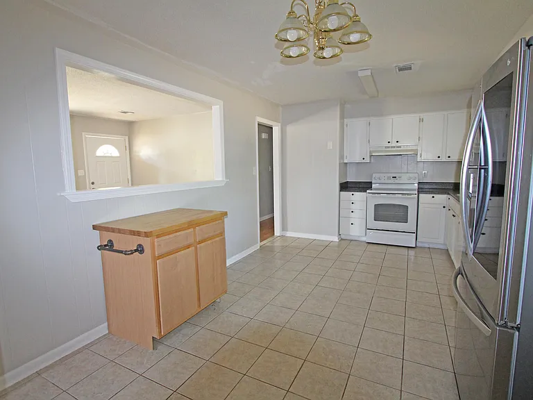 350 Westmont Dr — Photo 9