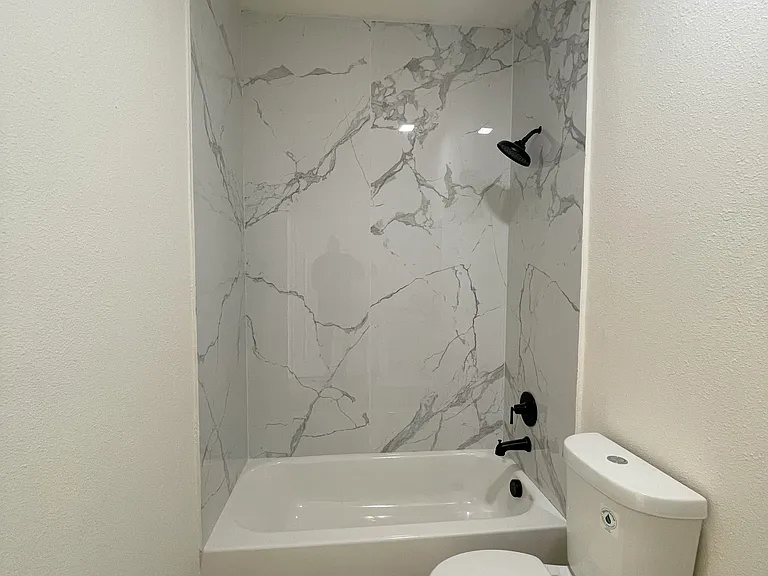610 Pecan Valley Dr — Photo 2
