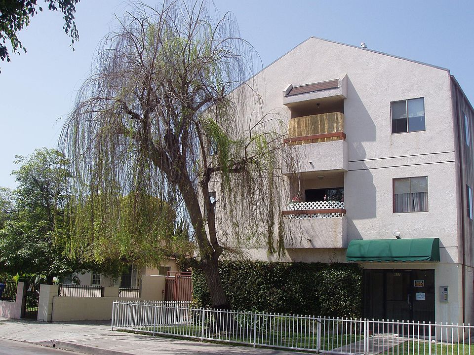2nd image of 617 N Harvard Blvd APT 302