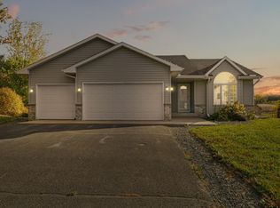 1013 Sunrise Ln, Belle Plaine, MN 56011