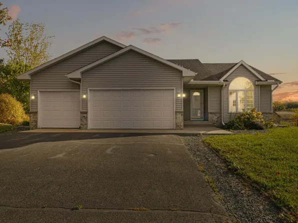 1013 Sunrise Ln, Belle Plaine, MN 56011