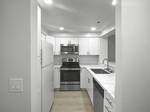 4th image of 620 State St Unit 116