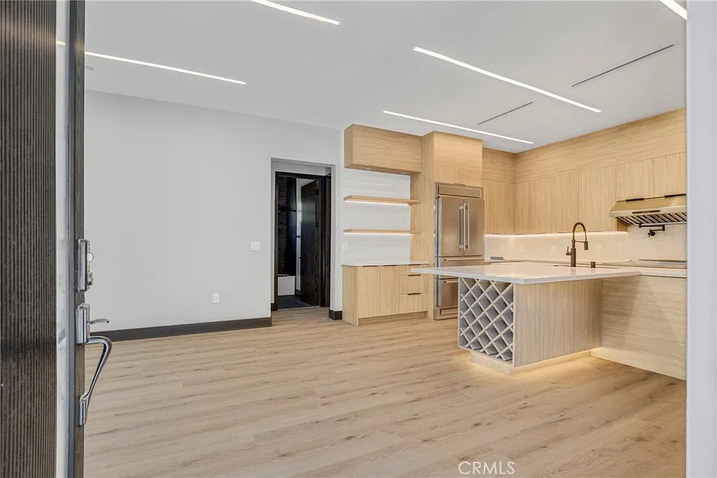 3 bed, 1122 sqft, $4,000 — Photo 3