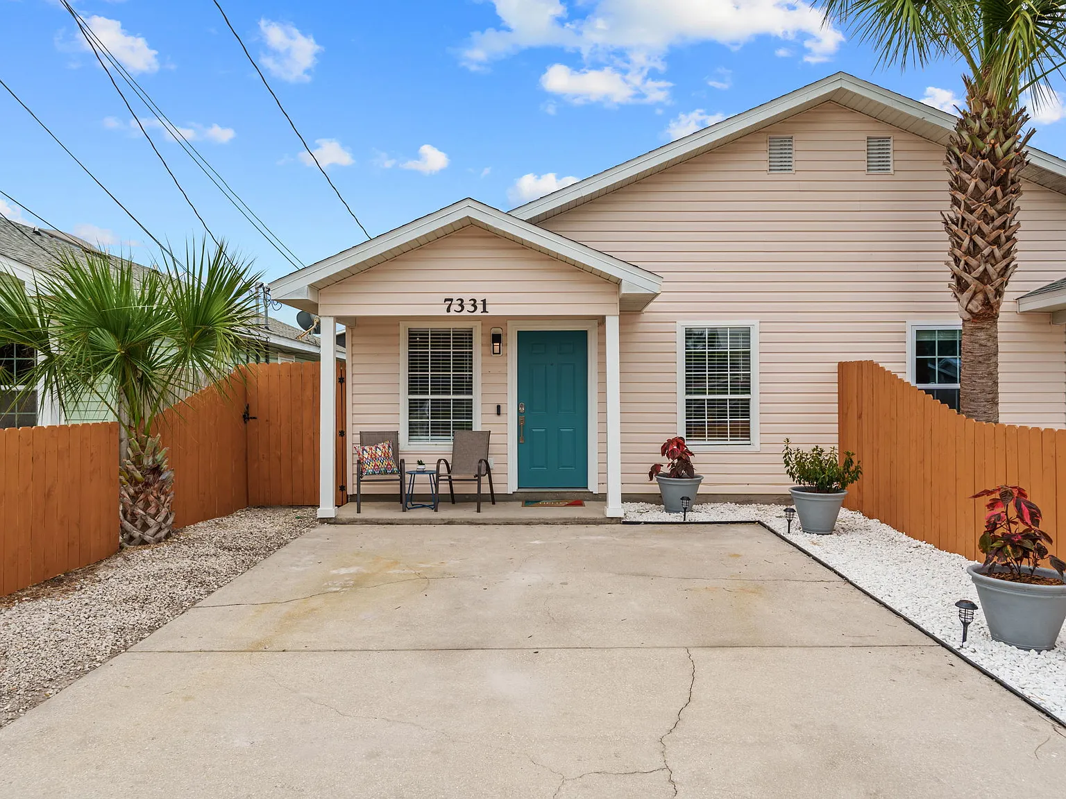 2 bed, 844 sqft, $2,600 — Photo 1