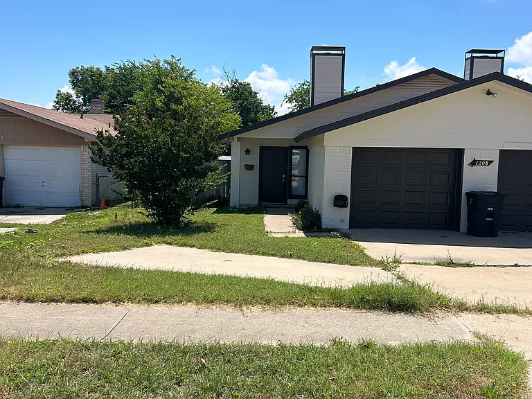 1208 Wales Dr — Photo 1