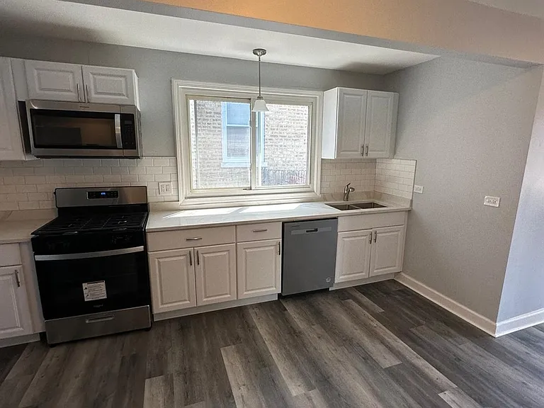 2922 N 74th Ave — Photo 10