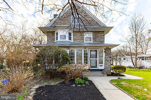 2216 Georges Ln Photo 1
