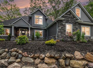 5950 Mountain Top Dr, Brighton, MI 48116