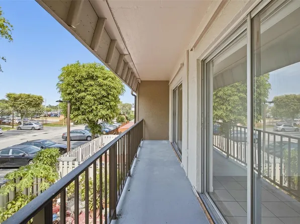 810 SW 129th Pl APT 209, Miami, FL 33184