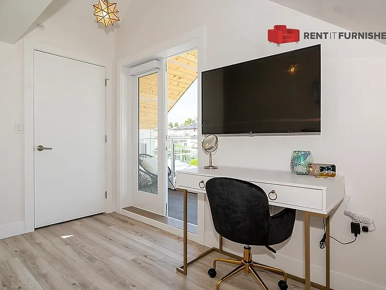 3143 E 8th Ave — Photo 18