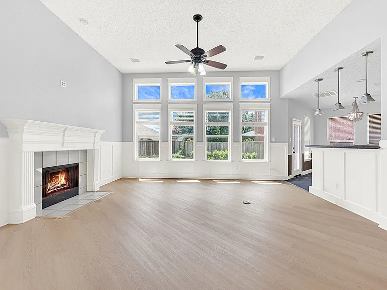 1413 Westmont Dr — Photo 5