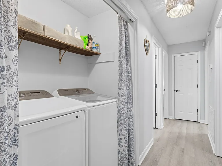 688 Debbie Dr — Photo 11