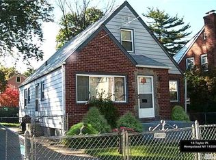18 Taylor Pl, Hempstead, NY 11550