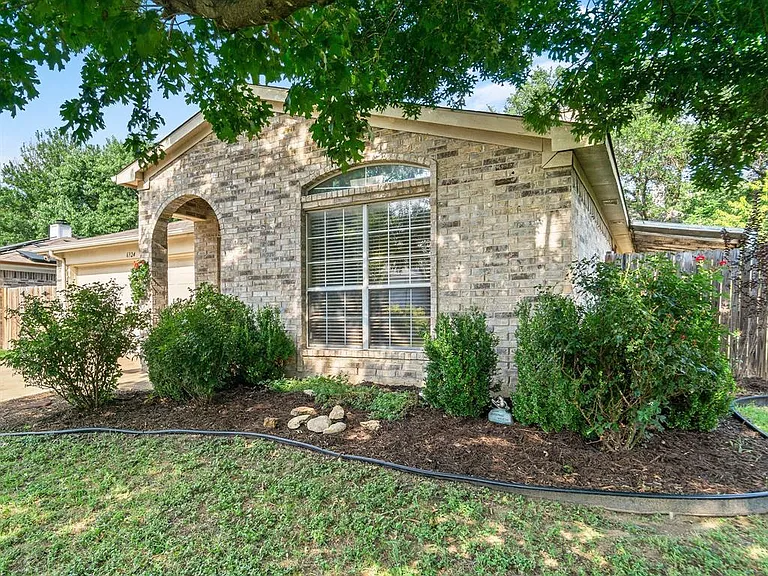6324 Fern Meadow Dr — Photo 2