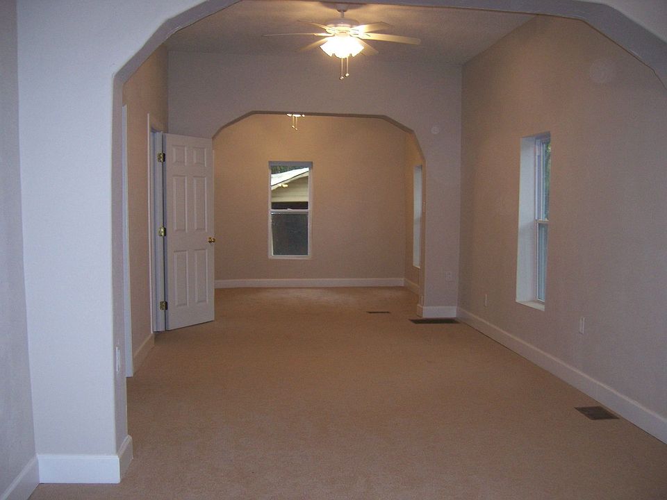 2nd image of 436 W Voorhis Ave
