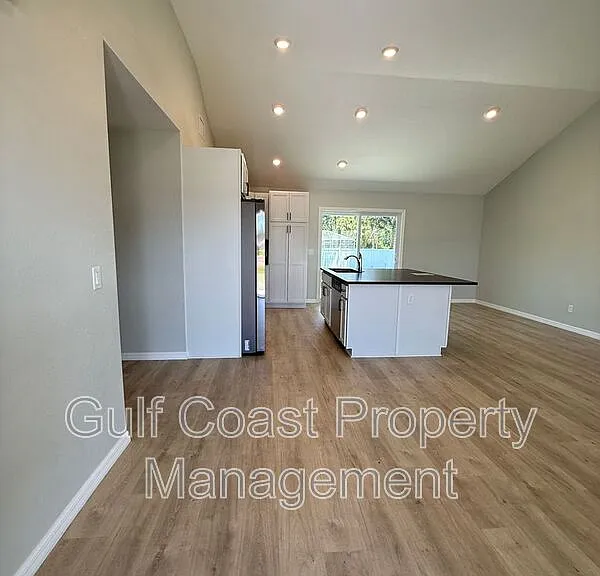 3294 W Price Blvd — Photo 3