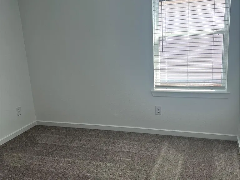 22111 Strathfield Cir — Photo 13