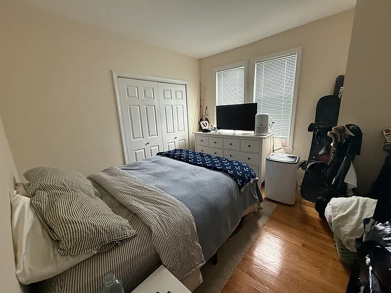 220 Middlesex Ave #3 — Photo 2