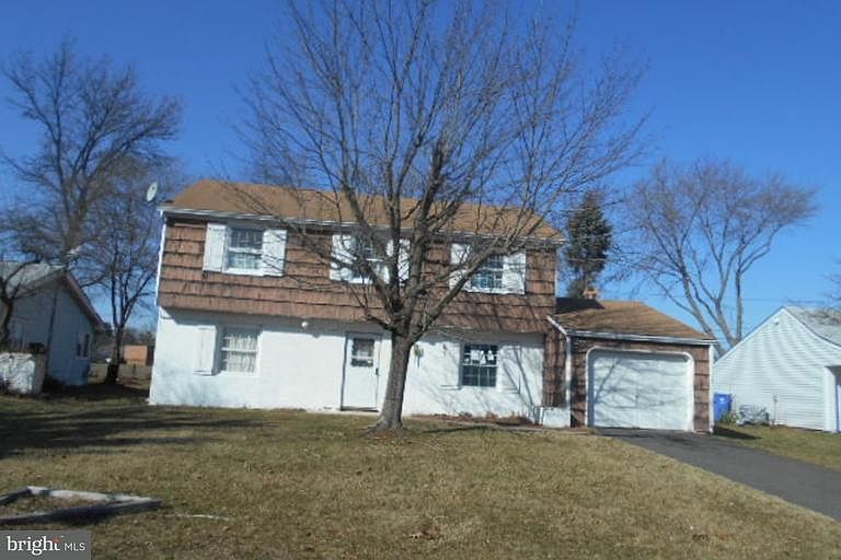 2nd image of 27 Stonehaven Ln