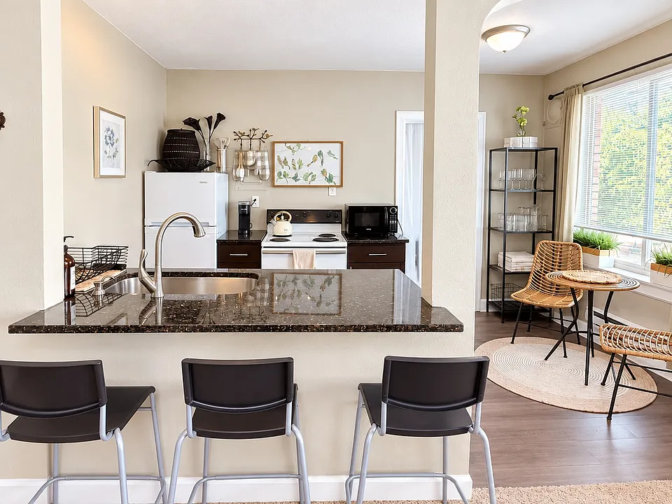 109 Lake St S #1