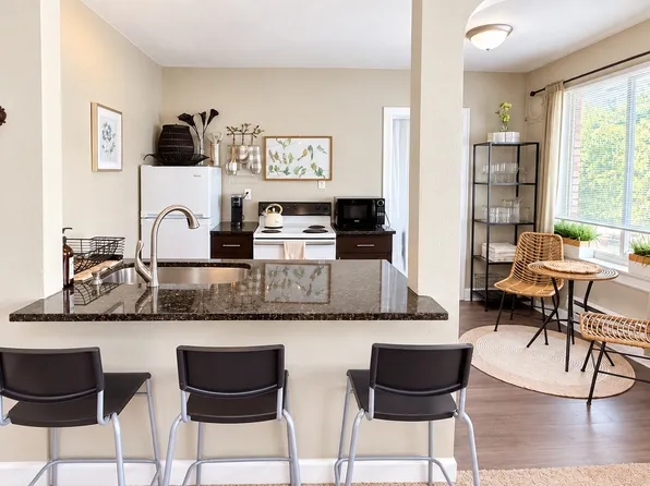 109 Lake St S #1, Kirkland, WA 98033