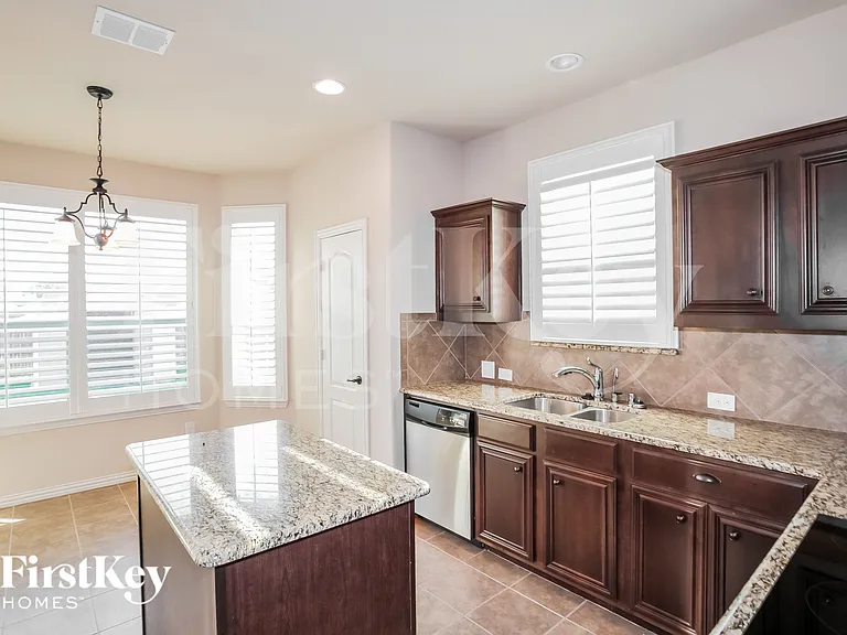 1629 Signature Dr — Photo 5