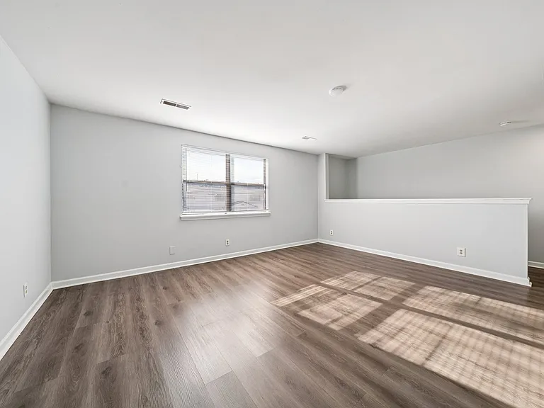 Manhattan Square Apartments — Photo 22
