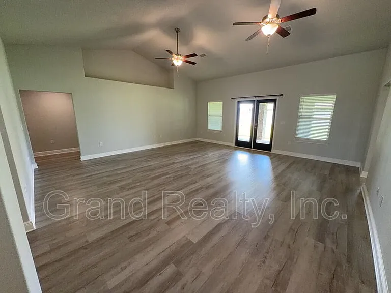 6264 Pineapple Dr — Photo 4