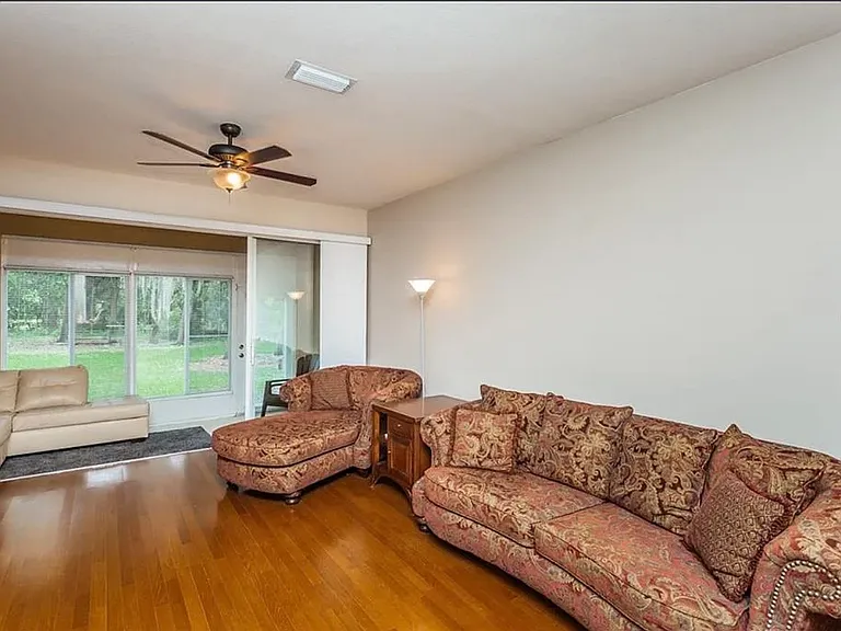 2435 Earlswood Ct — Photo 7