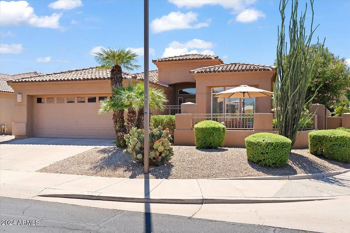 2 bed, 2.5 bath, 1922 sqft, $3,995 — Photo 1