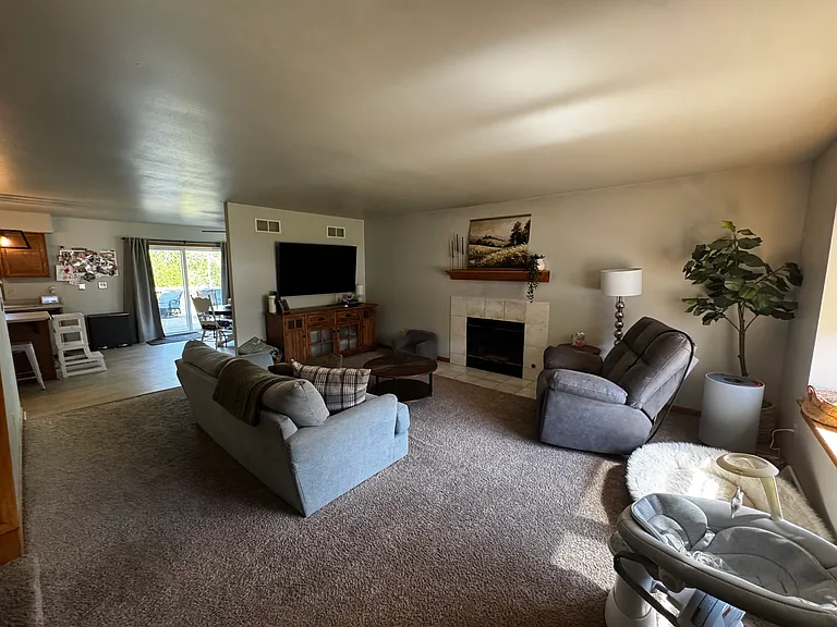N116W15004 Brownstone Ct — Photo 2