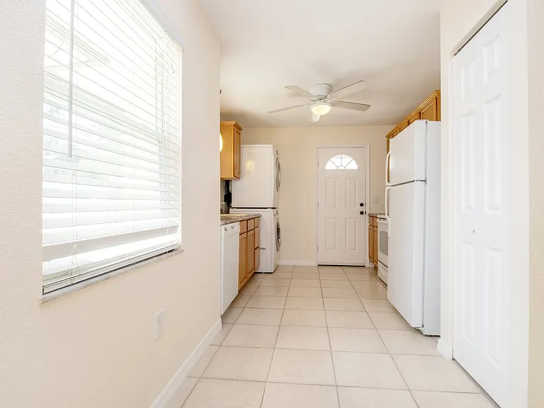 995 Virginia Dr — Photo 9