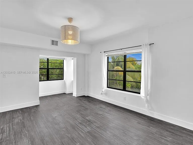 934 Michigan Ave #305 — Photo 4