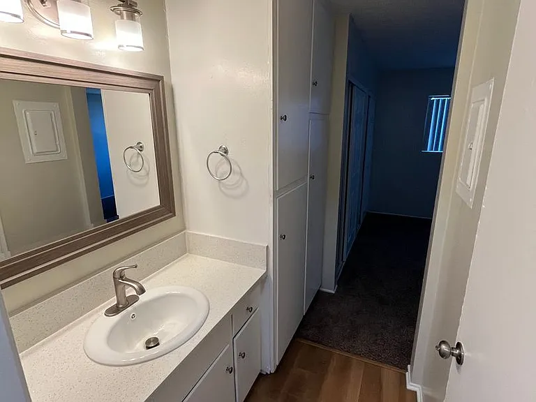 STUNNING APARTMENT! GREAT LOCATION! POOL PROPERTY — Photo 18