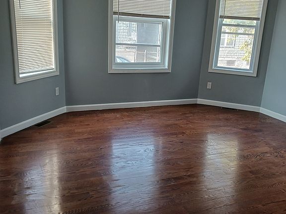 2nd image of 202 Hope St APT 3