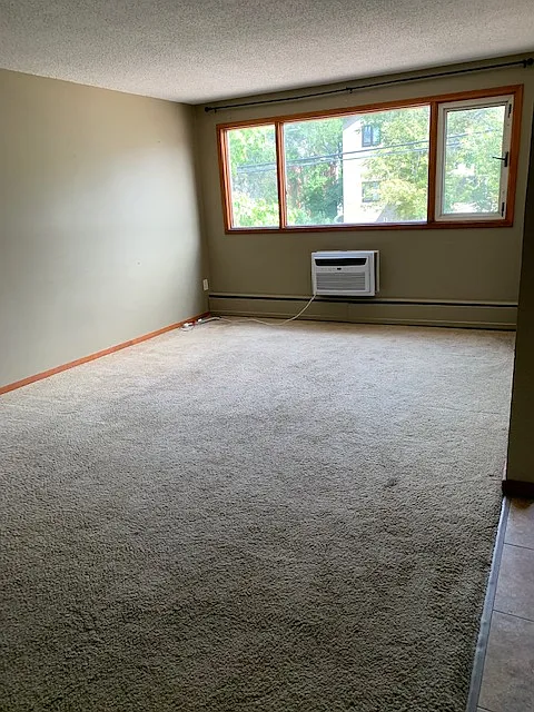 2 bed, $1,400 — Photo 3