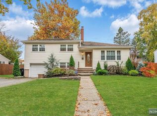 80 Crain Rd, Paramus, NJ 07652