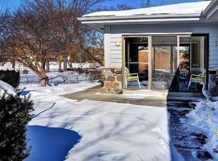 945 Golden Meadow Gln, Brookfield, WI 53045