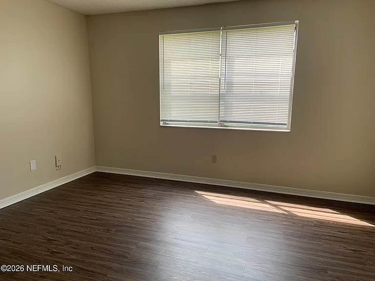 453 Bentwood Ln #B — Photo 8