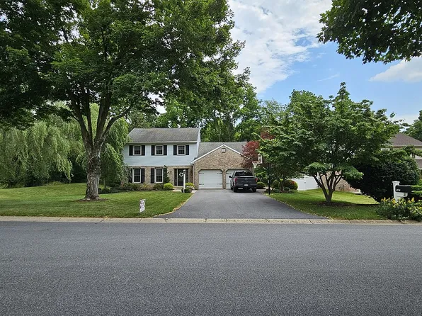 208 Suncrest Rd, Lancaster, PA 17601