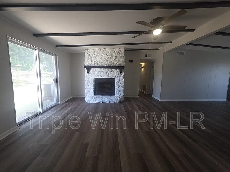4 bed, 2.0 bath, 1730 sqft, $1,465 — Photo 4