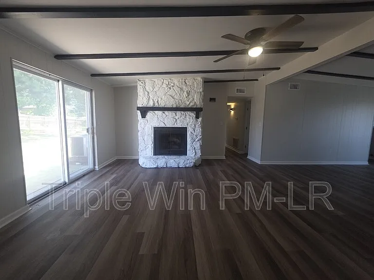 1516 Gregory St — Photo 4