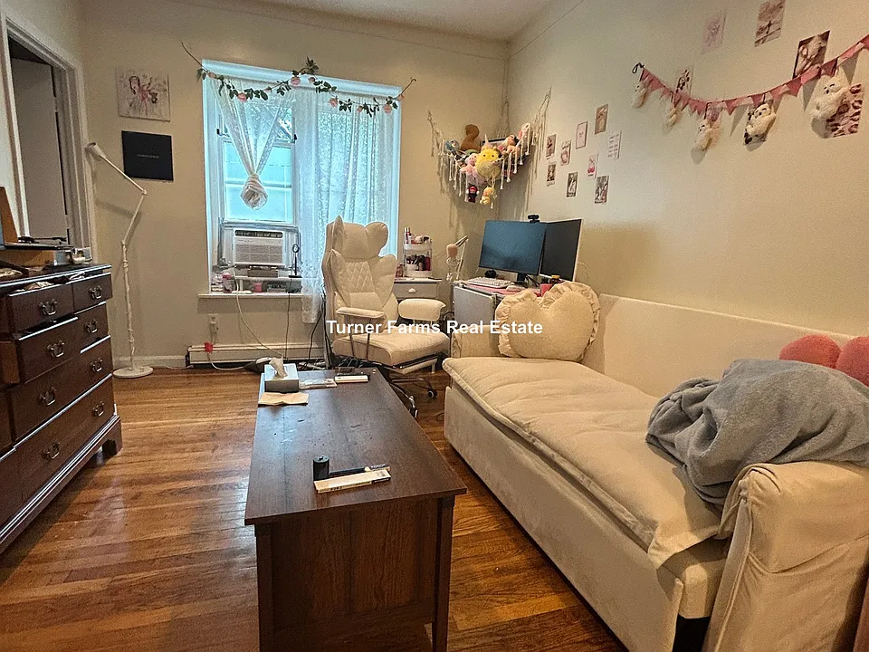 6 Wait St #4
