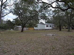 850 Nottingham Dr, Poteet, TX 78065
