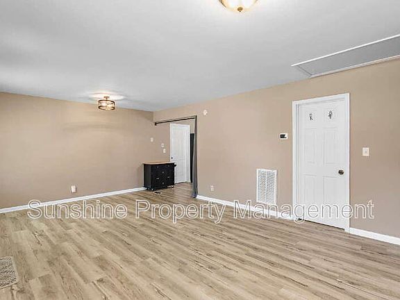 2nd image of 901 Duce St