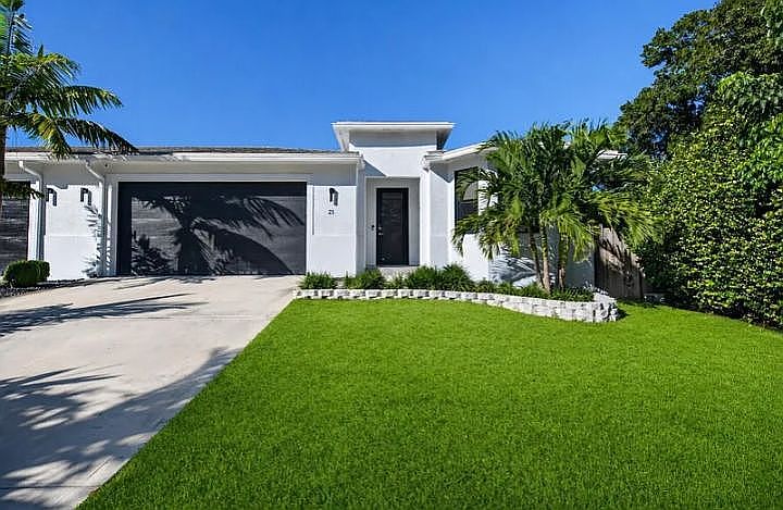 1st image of 250 E Palm Dr