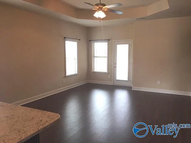 3 bed, 2.0 bath, 1751 sqft, $1,800 — Photo 2