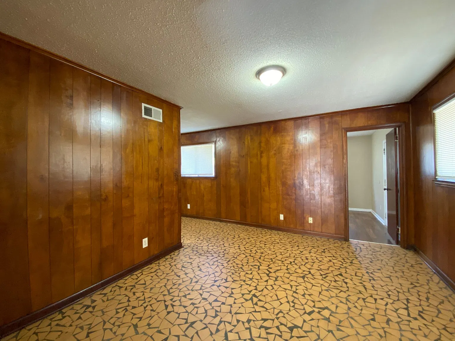 4333 Melwood St — Photo 2